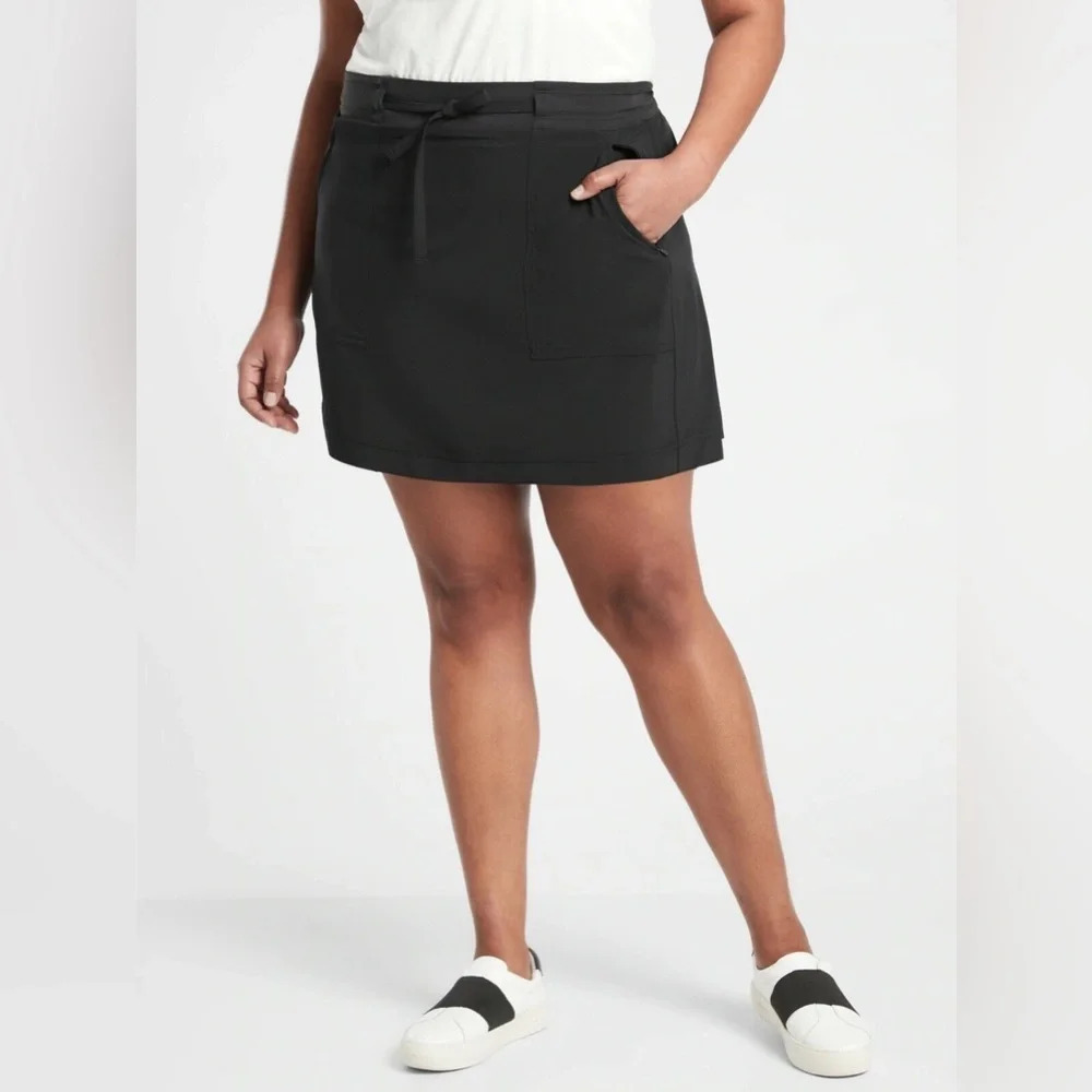 Athleta Spring 2021 Chelsea Cargo Skort Skirt in Black size 20 Style 980192